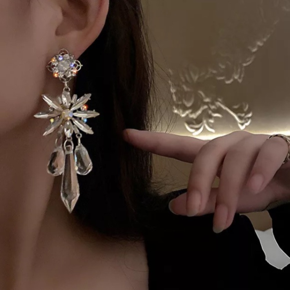 🌟 Long Crystals Earrings